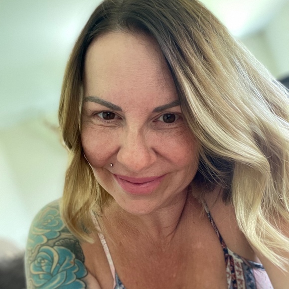 Meet your Posher, Jennifer - Picture 1 of 1